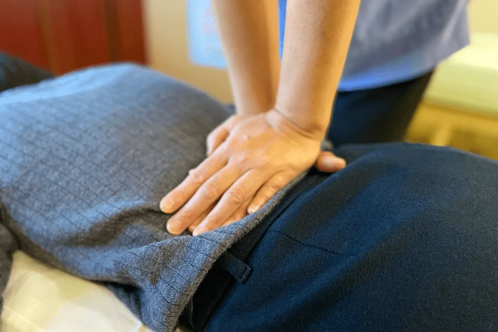 腰の治療の様子